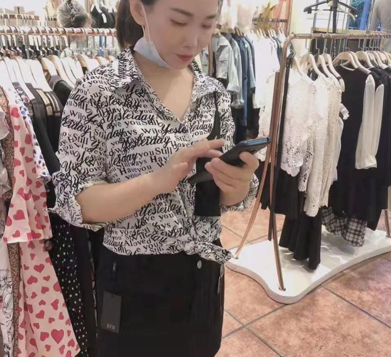 卖衣服的小姐姐兼职