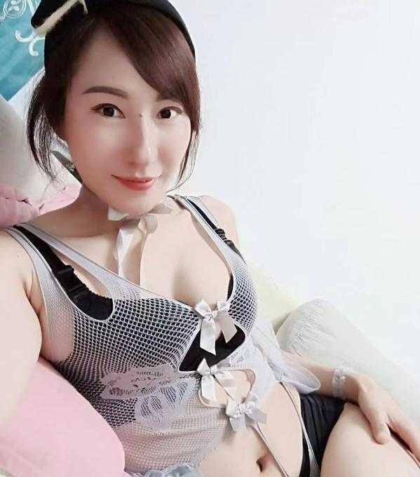 长腿服务型少妇